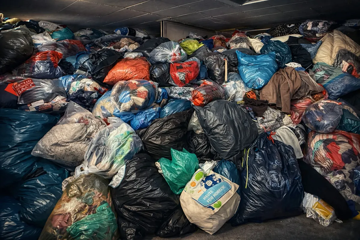 Originált gyűjtőzsákos áru - Kvalitný výber použitého oblečenia